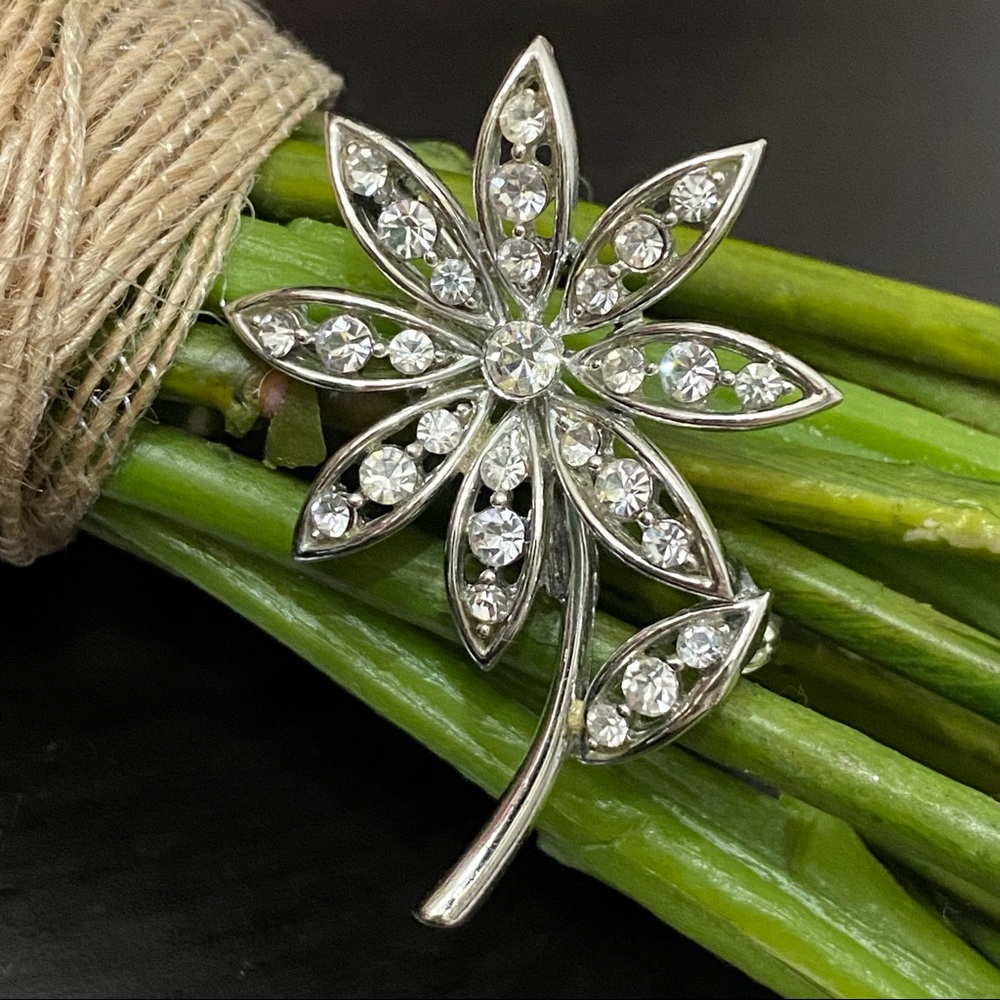 Vintage LISNER Silver-tone Rhinestones Flower Brooch